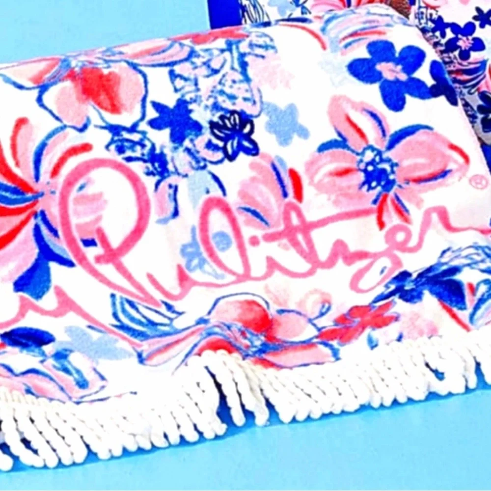 Brand New Lilly Pulitzer Beach Towel in Resort White Party Like A Lobs-t…